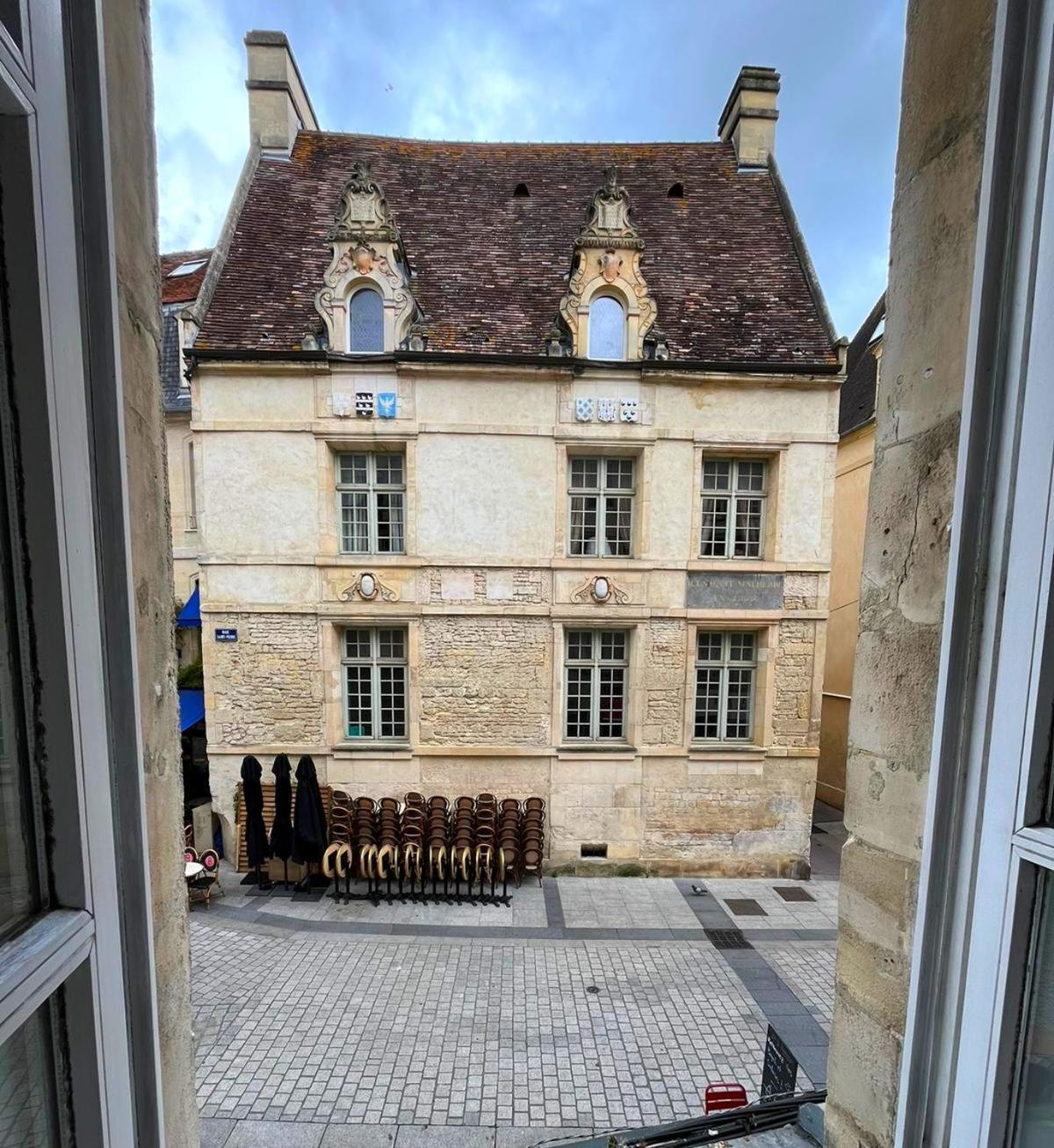 Elegant Studio En Hypercentre Dans Le Quartier Historique Anime Avec Parking Gratuit Caen Exterior foto